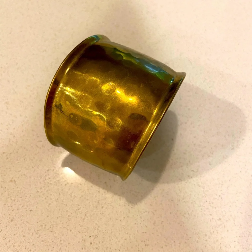 Hammered gold colored bracelet - Picture 1 of 4